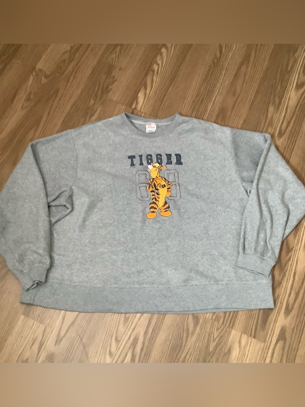Vintage Disney Store Tigger Sweatshirt XXL Gray Embroidered 68 Fleece